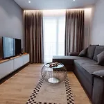 Blutique & Balconies 골렘