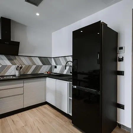 Blutique & Balconies 골렘