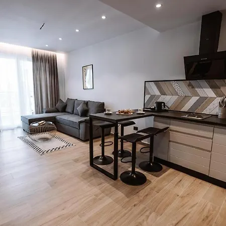 Blutique & Balconies 골렘