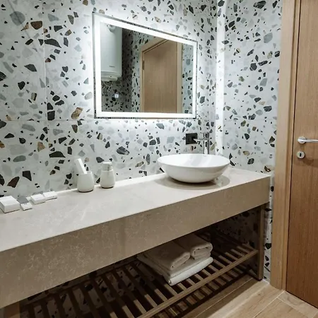 Blutique & Balconies 골렘