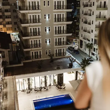 Blutique & Balconies 아파트